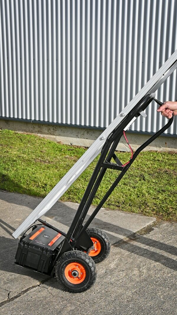 Elektrofrosch-Solartankstelle-0004 Solartankstelle